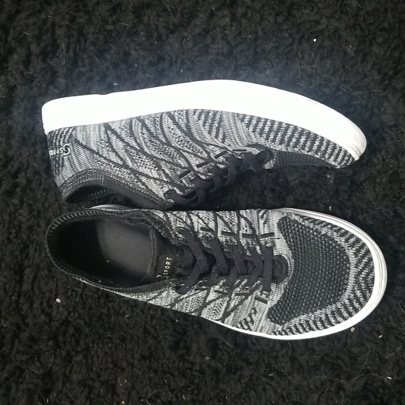 Womens sport sneakers - Picture 3 of 3